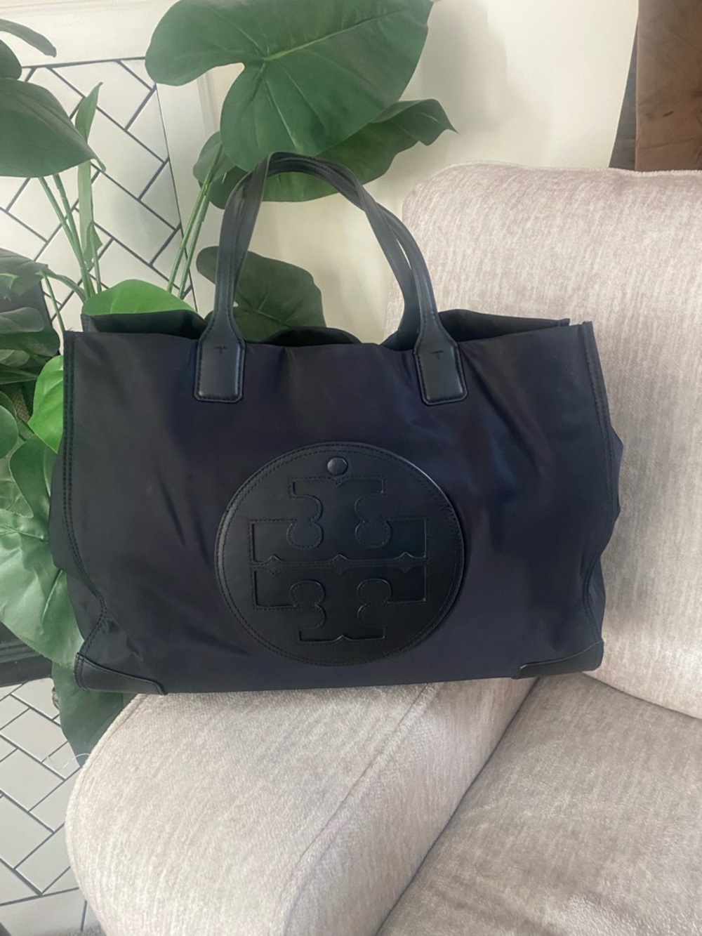 TORY BURCH large ELLA TOTE
Black Leather Logo Tote